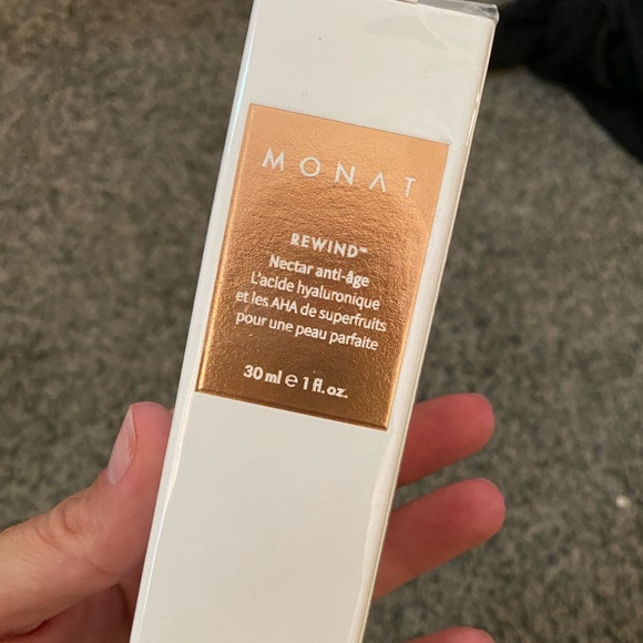 monat face serum